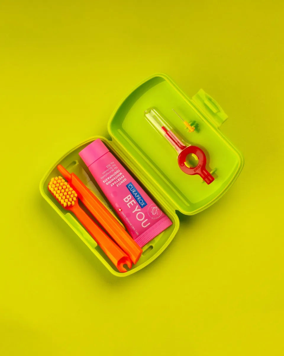 Green Travel Toothbrush Set